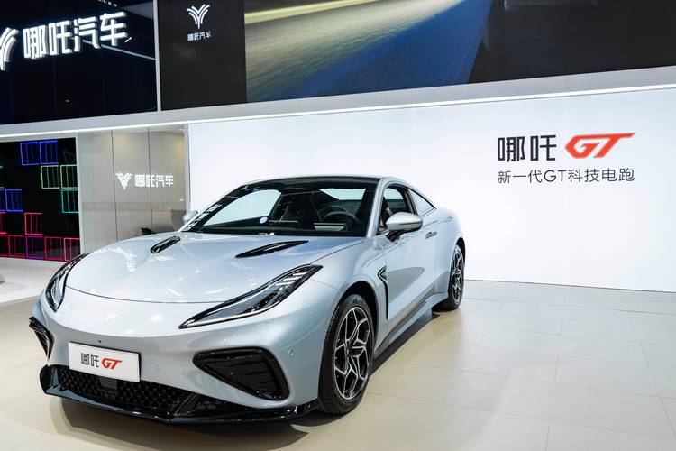 东莞238哪吒汽车在智能汽车领域的表现，领途汽车在新能源汽车市场中的影响力